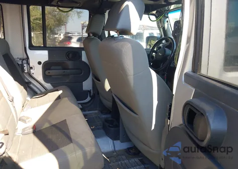 2010 Jeep Wrangler Unlimited Sport z USA, uszkodzony, nr VIN 1J4BA3H19AL185986